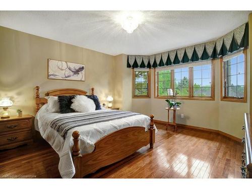 5 Columbo Crt Court, St. George, ON - Indoor Photo Showing Bedroom