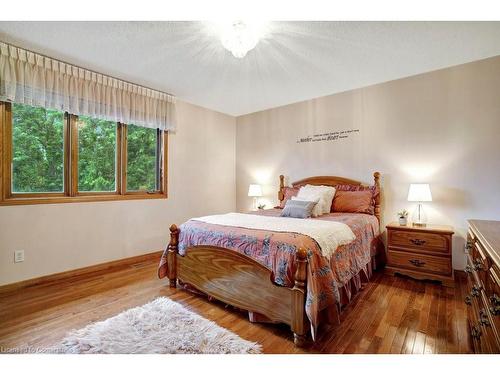 5 Columbo Crt Court, St. George, ON - Indoor Photo Showing Bedroom