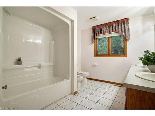 5 Columbo Crt Court, St. George, ON - Indoor Photo Showing Bathroom