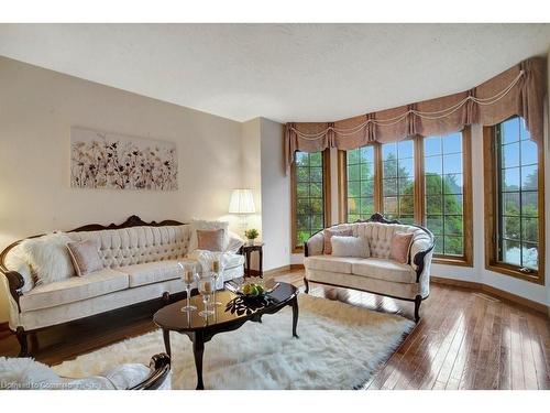 5 Columbo Crt Court, St. George, ON - Indoor Photo Showing Living Room