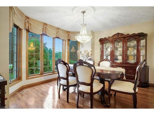 5 Columbo Crt Court, St. George, ON - Indoor Photo Showing Dining Room