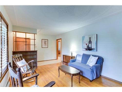 227 Stonybrook Drive, Kitchener, ON - Indoor Photo Showing Living Room