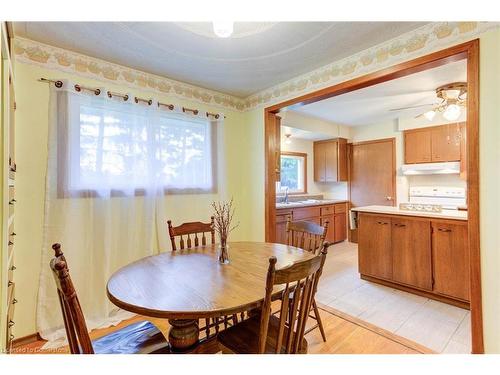 227 Stonybrook Drive, Kitchener, ON - Indoor Photo Showing Dining Room