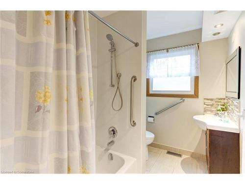 227 Stonybrook Drive, Kitchener, ON - Indoor Photo Showing Bathroom