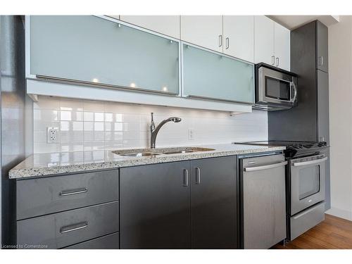 906-191 King Street S, Waterloo, ON - Indoor Photo Showing Kitchen With Double Sink With Upgraded Kitchen