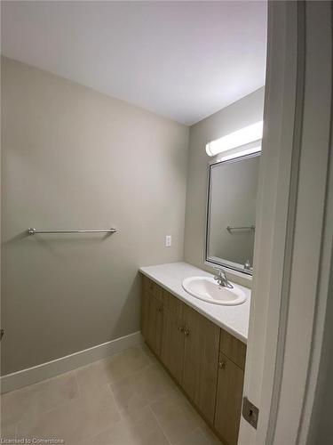 4-745 Chelton Road, London, ON - Indoor Photo Showing Bathroom