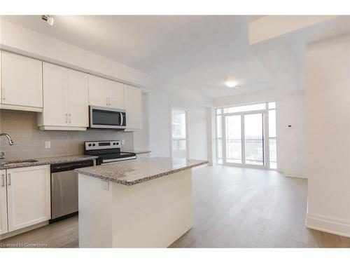 1001-155 Caroline Street S, Waterloo, ON - Indoor Photo Showing Kitchen With Upgraded Kitchen