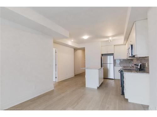 1001-155 Caroline Street S, Waterloo, ON - Indoor Photo Showing Kitchen