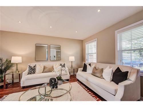 38 Wallace Drive, Cambridge, ON - Indoor Photo Showing Living Room