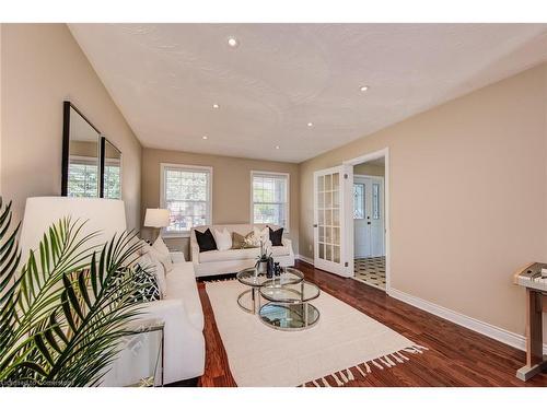 38 Wallace Drive, Cambridge, ON - Indoor Photo Showing Living Room