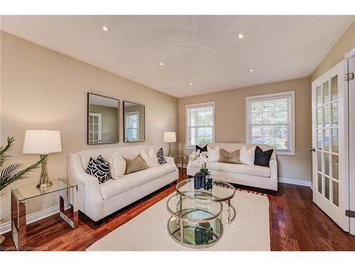 38 Wallace Drive, Cambridge, ON - Indoor Photo Showing Living Room