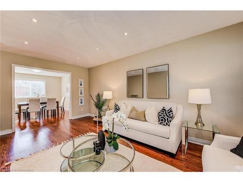 38 Wallace Drive, Cambridge, ON - Indoor Photo Showing Living Room