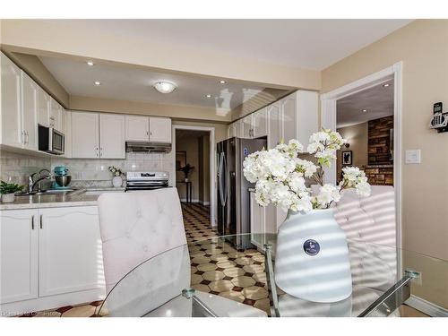 38 Wallace Drive, Cambridge, ON - Indoor Photo Showing Kitchen With Double Sink