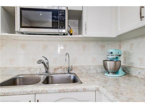 38 Wallace Drive, Cambridge, ON - Indoor Photo Showing Kitchen With Double Sink