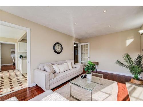 38 Wallace Drive, Cambridge, ON - Indoor Photo Showing Living Room