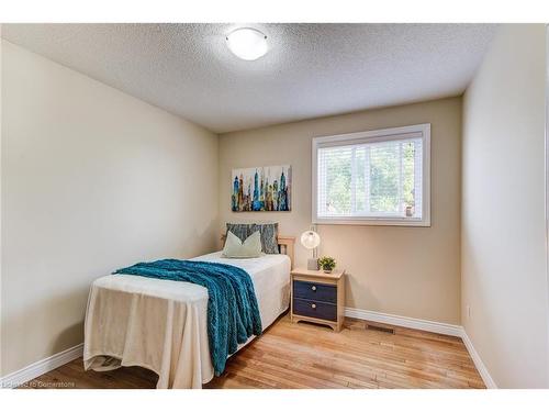 38 Wallace Drive, Cambridge, ON - Indoor Photo Showing Bedroom