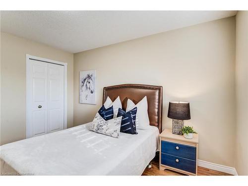 38 Wallace Drive, Cambridge, ON - Indoor Photo Showing Bedroom