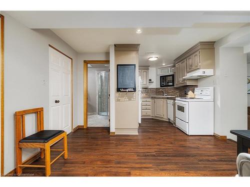 6 Clydebank Drive, Cambridge, ON - Indoor Photo Showing Kitchen