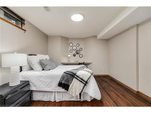 6 Clydebank Drive, Cambridge, ON - Indoor Photo Showing Bedroom