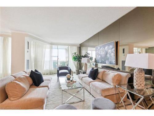 3503-3303 Don Mills Road, North York, ON - Indoor Photo Showing Living Room