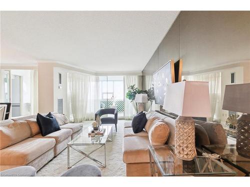 3503-3303 Don Mills Road, North York, ON - Indoor Photo Showing Living Room