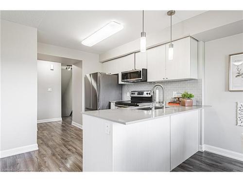 17-350 Fisher Mills Road, Cambridge, ON - Indoor Photo Showing Kitchen With Upgraded Kitchen