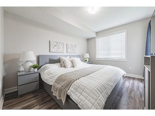 17-350 Fisher Mills Road, Cambridge, ON - Indoor Photo Showing Bedroom