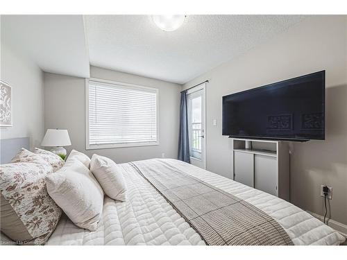 17-350 Fisher Mills Road, Cambridge, ON - Indoor Photo Showing Bedroom