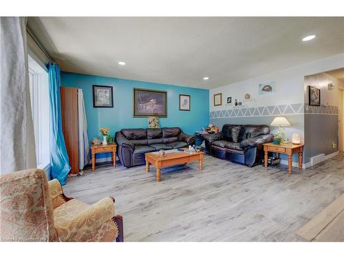 20 Blackwell Drive, Kitchener, ON - Indoor Photo Showing Living Room