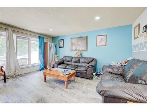 20 Blackwell Drive, Kitchener, ON - Indoor Photo Showing Living Room