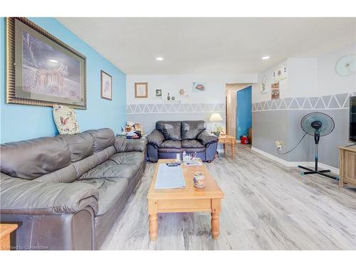 20 Blackwell Drive, Kitchener, ON - Indoor Photo Showing Living Room