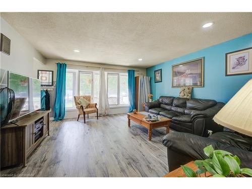 20 Blackwell Drive, Kitchener, ON - Indoor Photo Showing Living Room