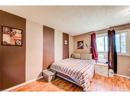 20 Blackwell Drive, Kitchener, ON - Indoor Photo Showing Bedroom