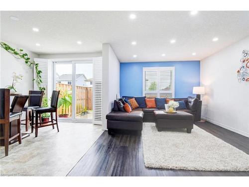 501 Highbrook Court, Kitchener, ON - Indoor Photo Showing Living Room