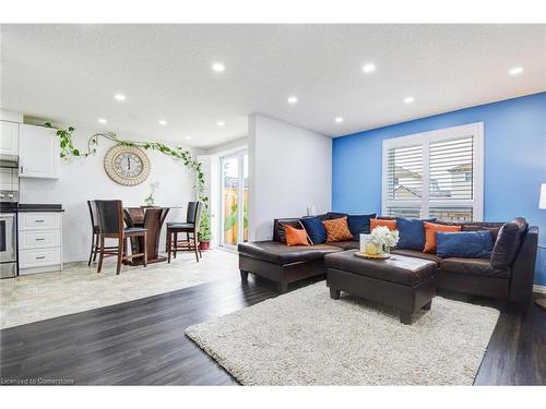 501 Highbrook Court, Kitchener, ON - Indoor Photo Showing Living Room