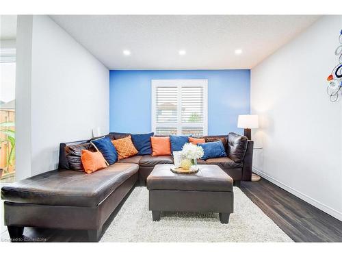 501 Highbrook Court, Kitchener, ON - Indoor Photo Showing Living Room