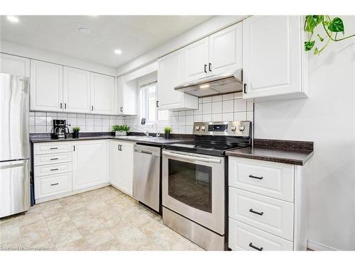 501 Highbrook Court, Kitchener, ON - Indoor Photo Showing Kitchen With Upgraded Kitchen