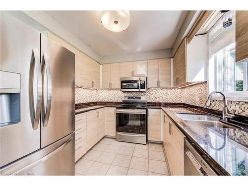 83 Bayne Crescent, Cambridge, ON - Indoor Photo Showing Kitchen With Double Sink With Upgraded Kitchen