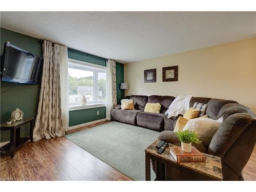 97 Byton Lane, Cambridge, ON - Indoor Photo Showing Living Room