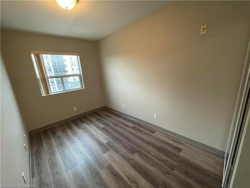 512-593 Strasburg Road, Kitchener, ON - Indoor Photo Showing Other Room