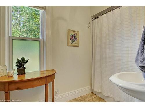 60 Park Avenue, Cambridge, ON - Indoor Photo Showing Bathroom