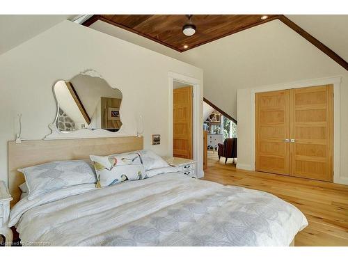 60 Park Avenue, Cambridge, ON - Indoor Photo Showing Bedroom