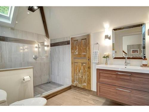 60 Park Avenue, Cambridge, ON - Indoor Photo Showing Bathroom