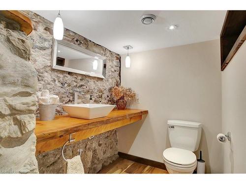 60 Park Avenue, Cambridge, ON - Indoor Photo Showing Bathroom