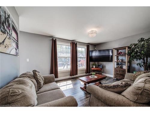 70 Stanley Street, Cambridge, ON - Indoor Photo Showing Living Room