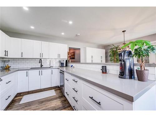 70 Stanley Street, Cambridge, ON - Indoor Photo Showing Kitchen