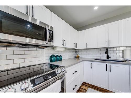 70 Stanley Street, Cambridge, ON - Indoor Photo Showing Kitchen With Upgraded Kitchen