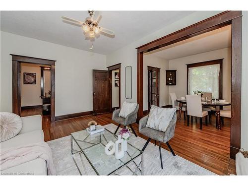 33 Henry Street, Cambridge, ON - Indoor Photo Showing Living Room