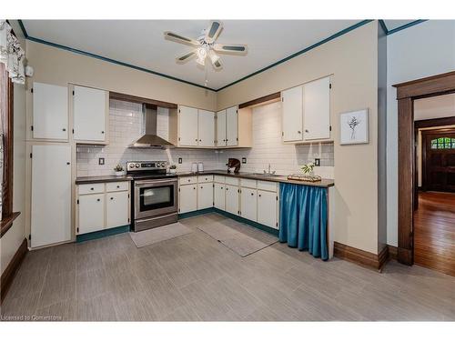 33 Henry Street, Cambridge, ON - Indoor Photo Showing Kitchen