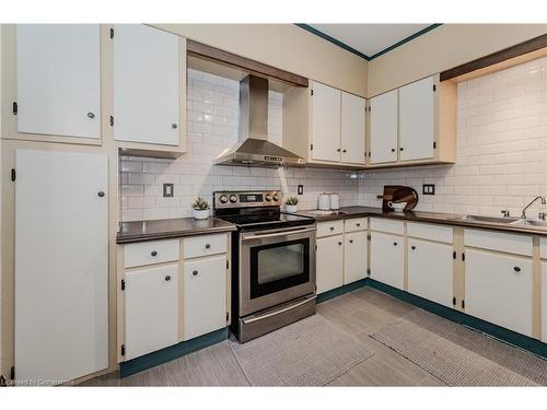 33 Henry Street, Cambridge, ON - Indoor Photo Showing Kitchen